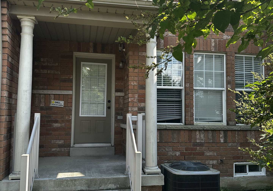 5535-lawrence-avenue-e-toronto-scarborough-ontario-e13548660