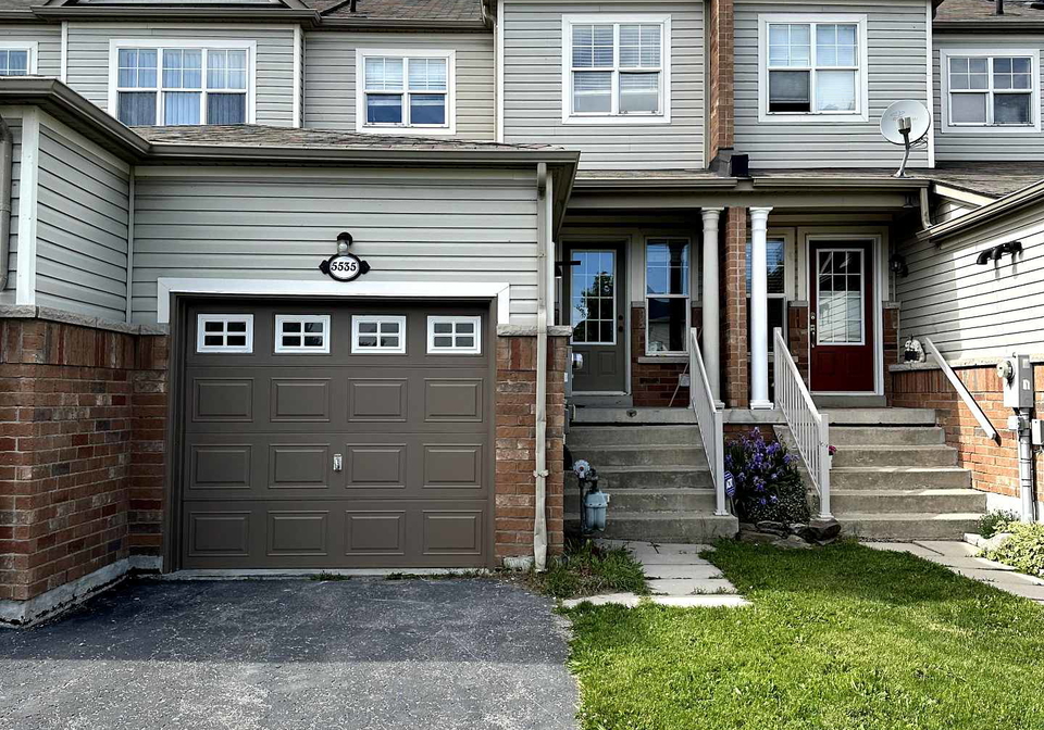 5535-lawrence-avenue-e-toronto-scarborough-ontario-e13548660