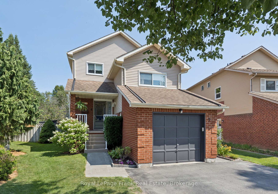 9-giles-court-whitby-ontario-e13549114