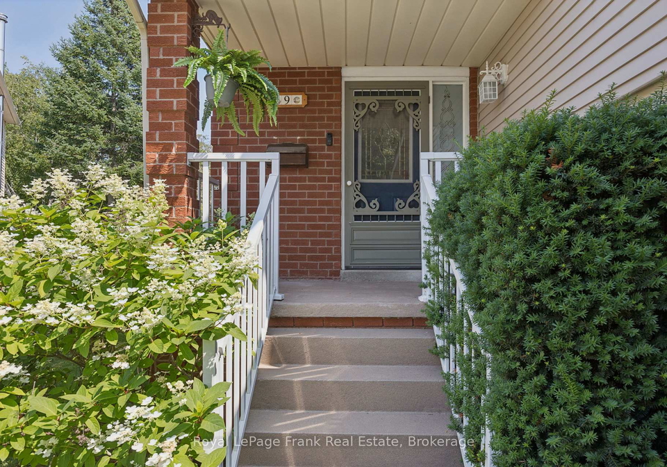 9-giles-court-whitby-ontario-e13549114