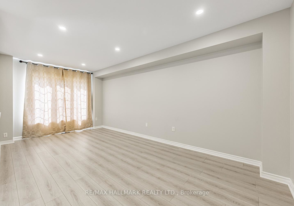 6-dollery-gate-ajax-ontario-e13550090