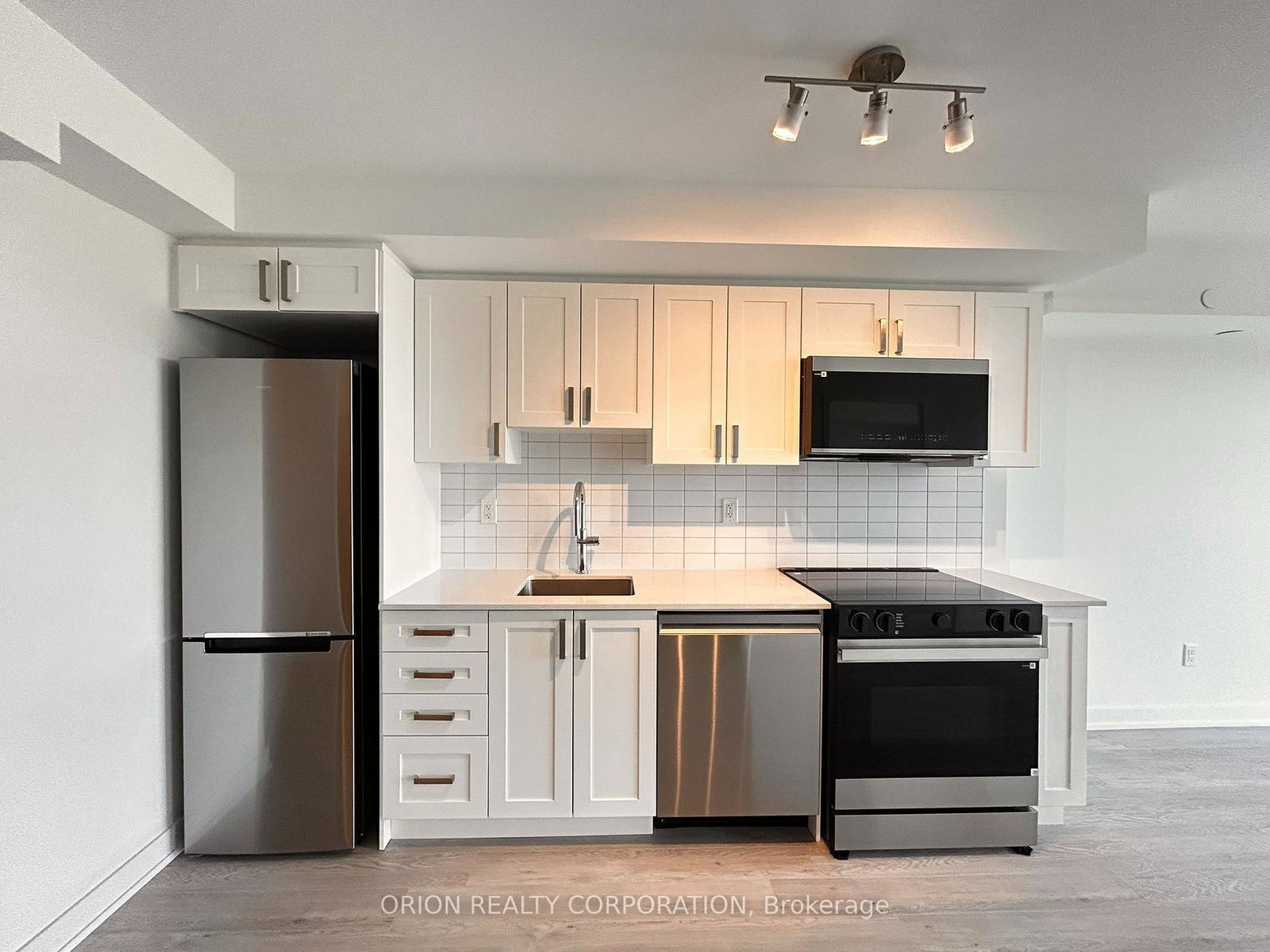 1010-sandy-beach-road-pickering-ontario-e13551276