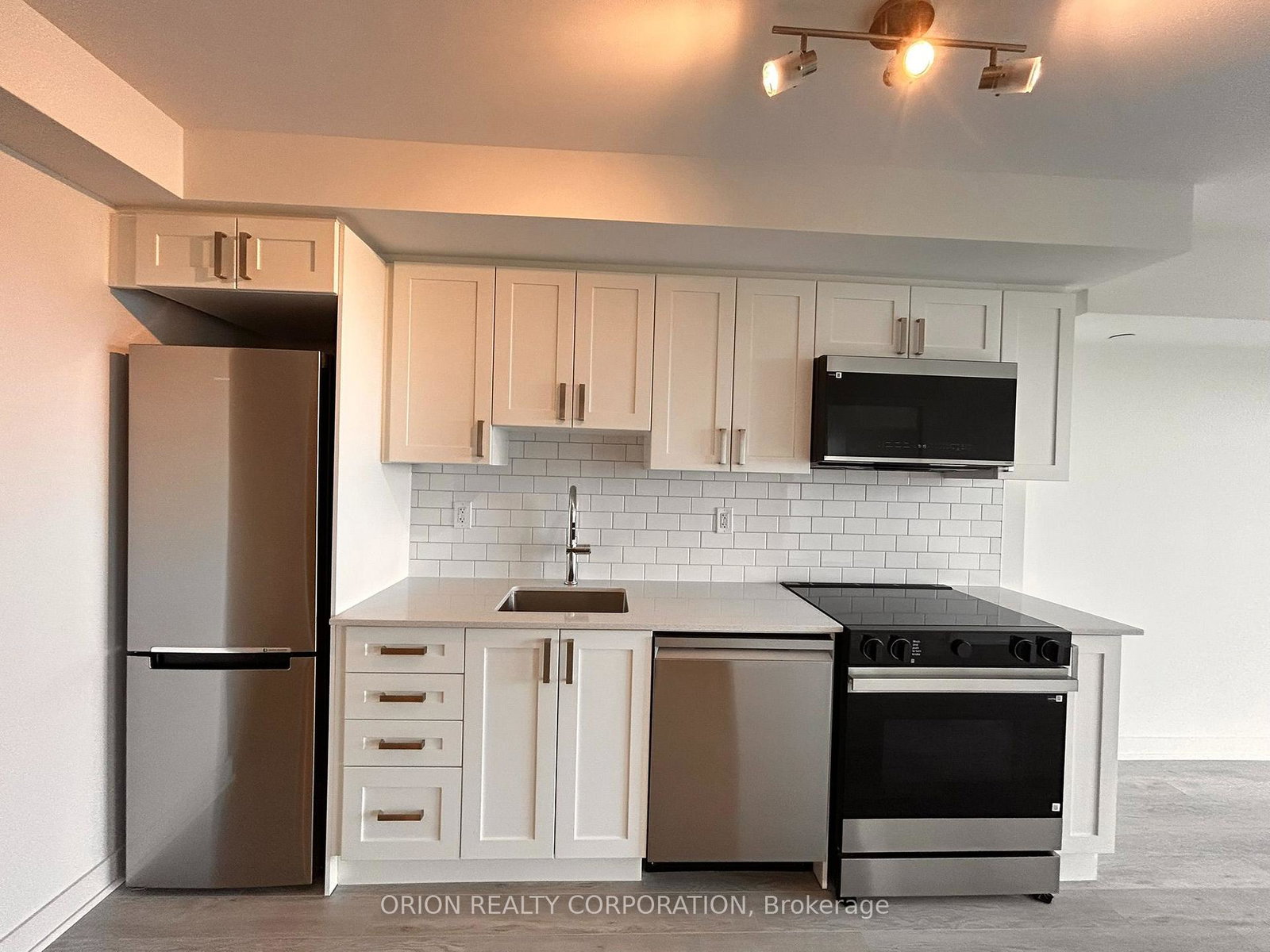 1010-sandy-beach-road-pickering-ontario-e13554224