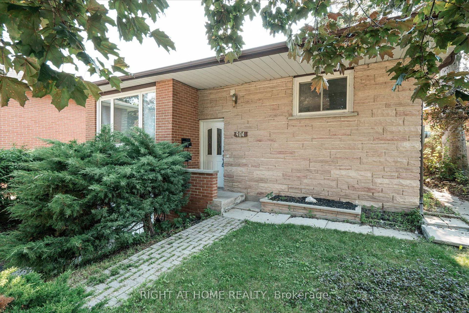 904-walnut-court-oshawa-ontario-e13555072