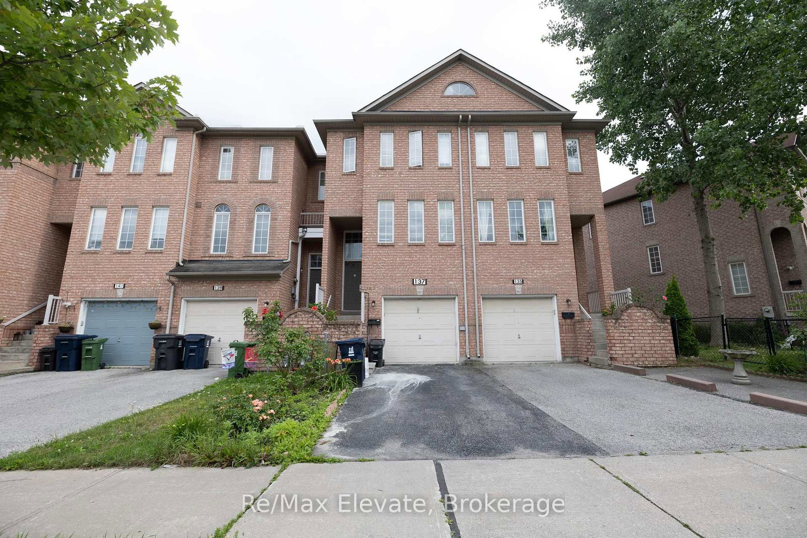 137-conn-smythe-drive-toronto-scarborough-ontario-e13557550