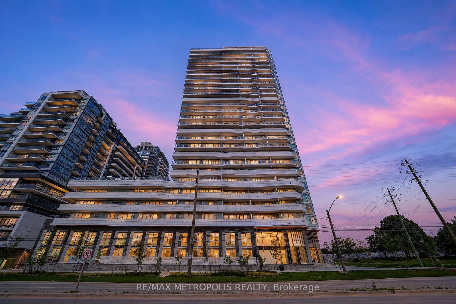 1010-sandy-beach-road-pickering-ontario-e13557756
