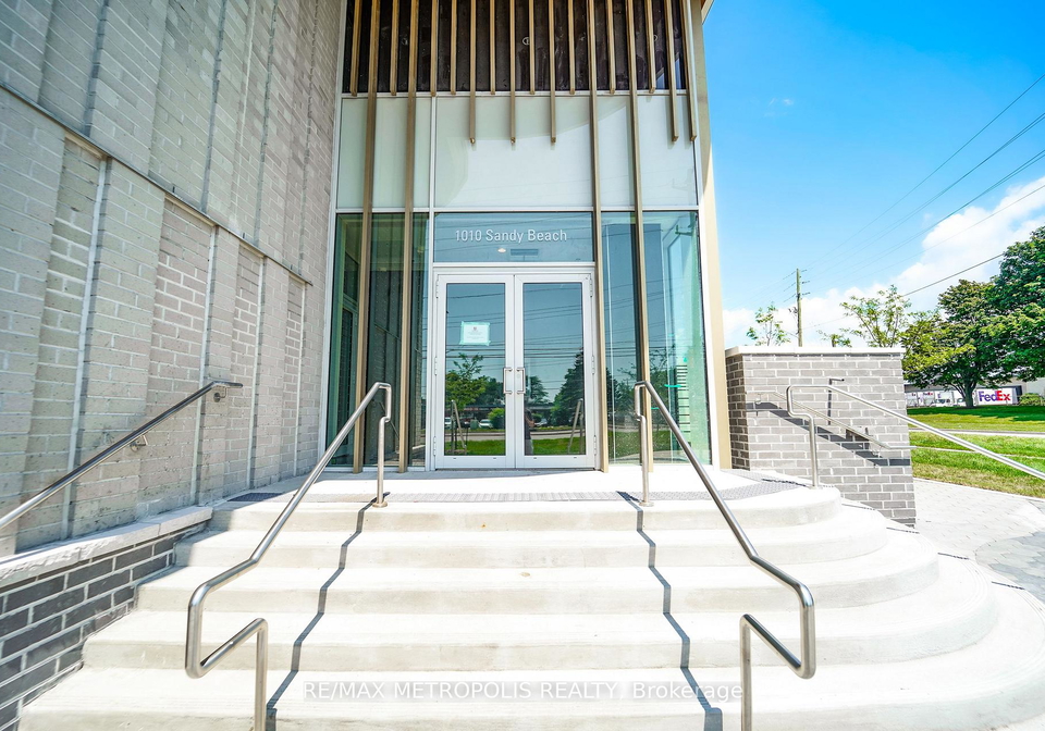 1010-sandy-beach-road-pickering-ontario-e13557756