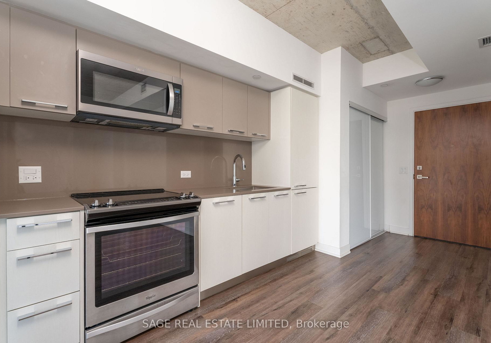 15-baseball-place-toronto-toronto-ontario-e13558224