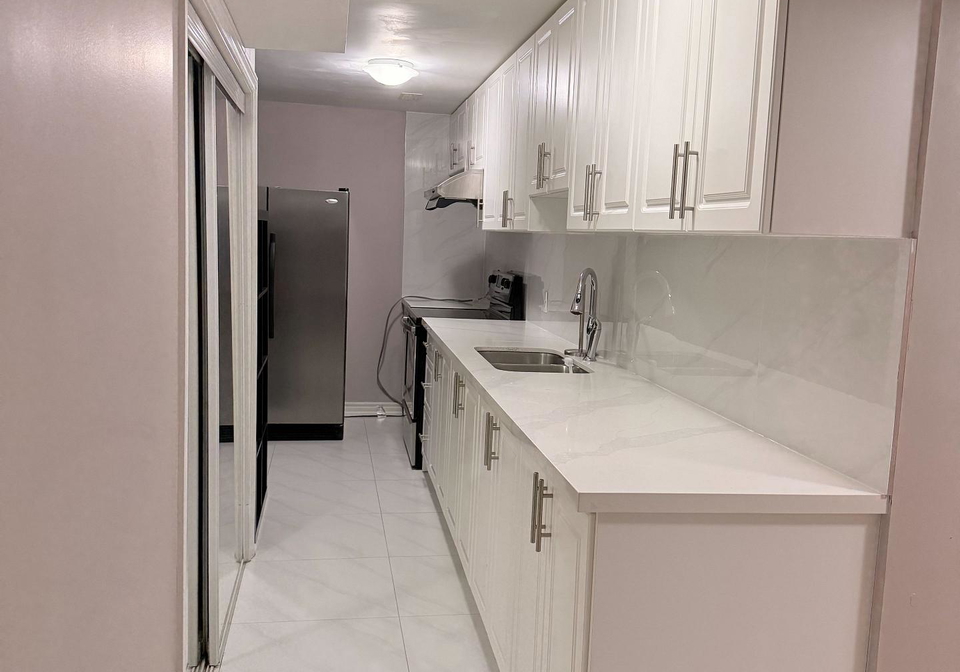 4-meandering-trail-toronto-scarborough-ontario-e13559376