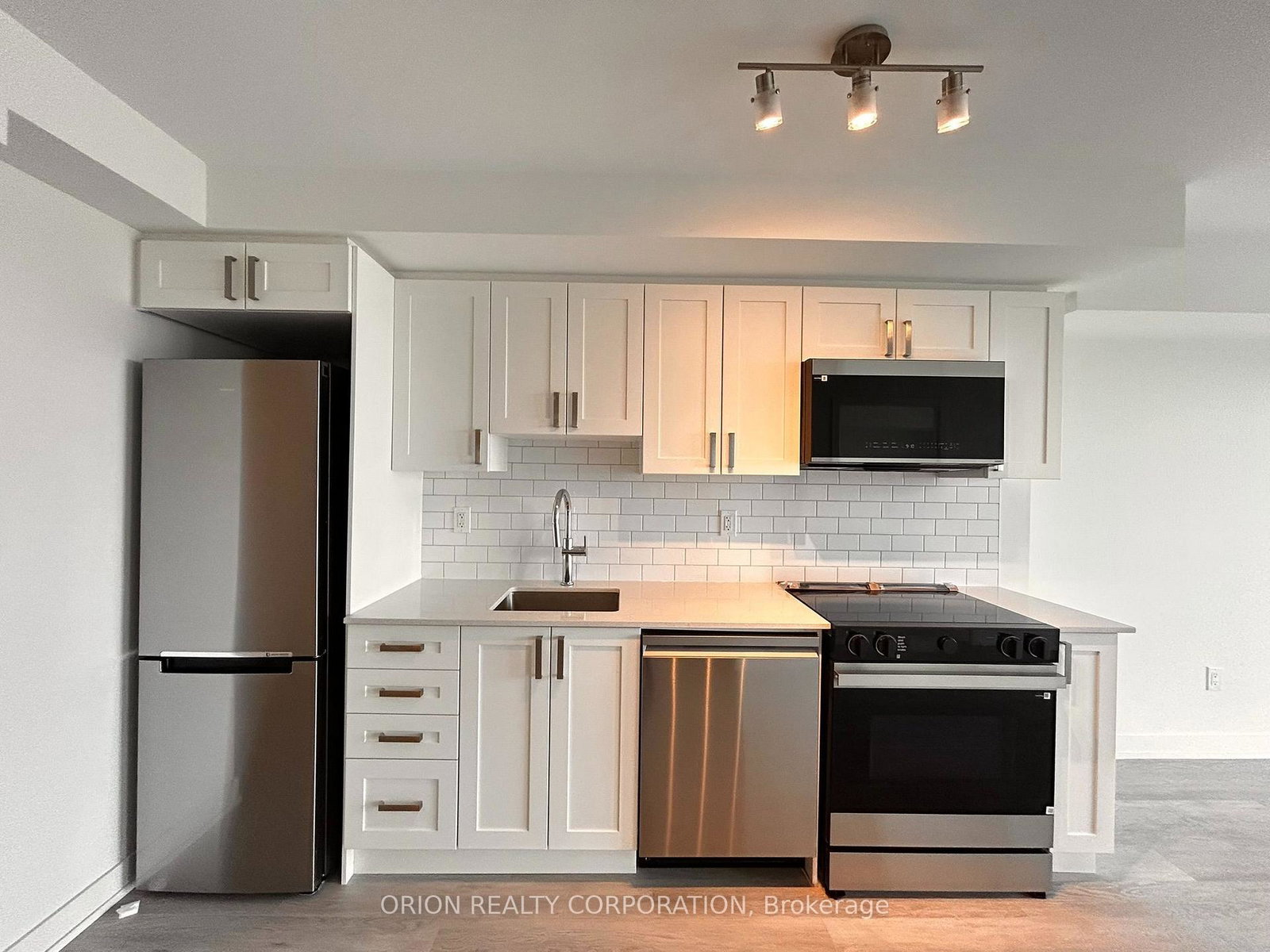 1010-sandy-beach-road-pickering-ontario-e13560426