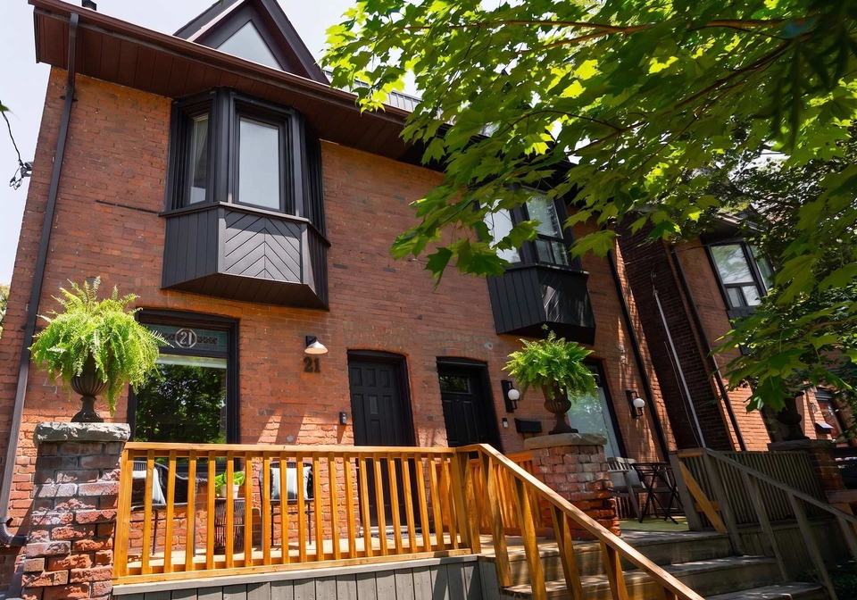 21-bertmount-avenue-toronto-toronto-ontario-e13561372
