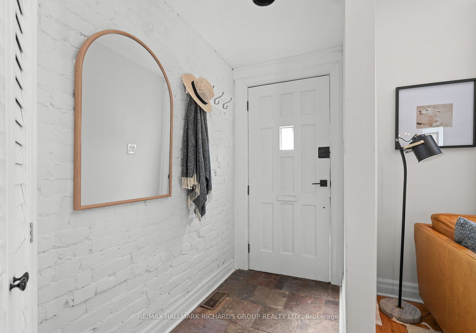 21-bertmount-avenue-toronto-toronto-ontario-e13561372