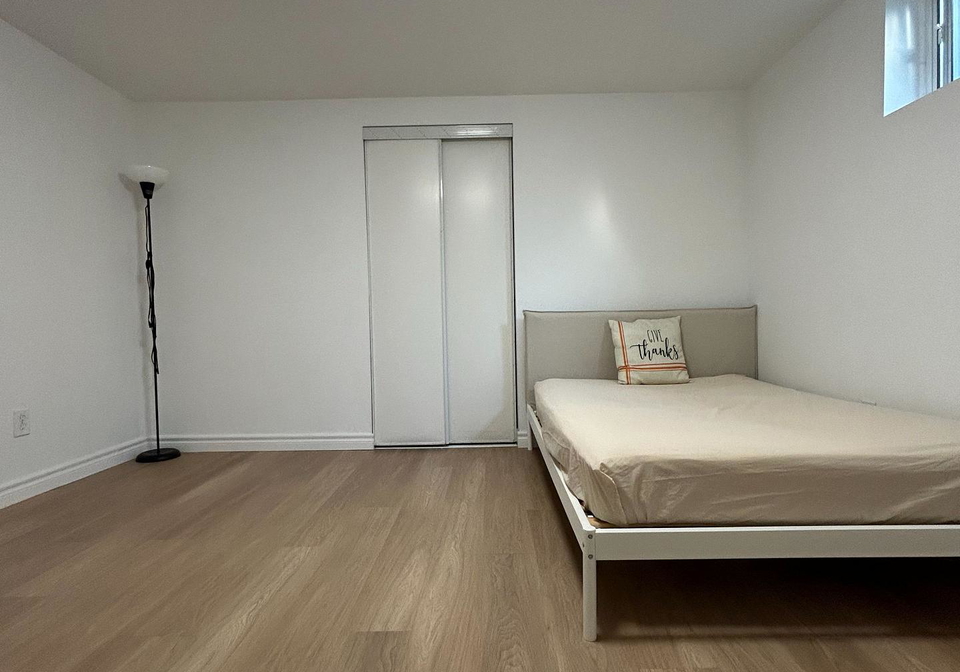 27-macklingate-ct-court-toronto-scarborough-ontario-e13561796