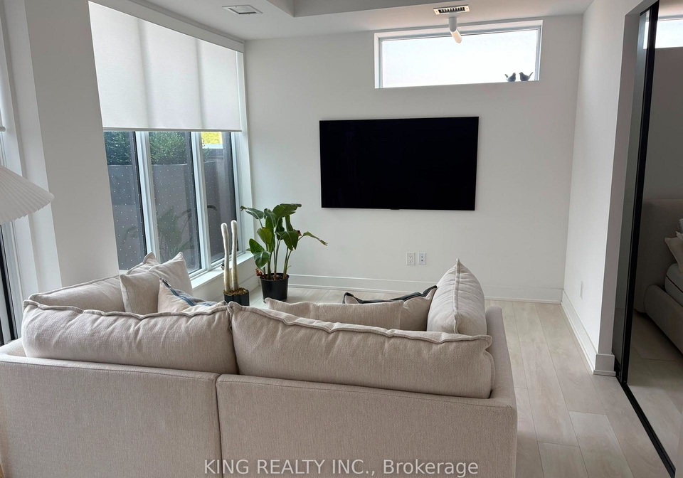 1285-queen-street-e-toronto-toronto-ontario-e13562090