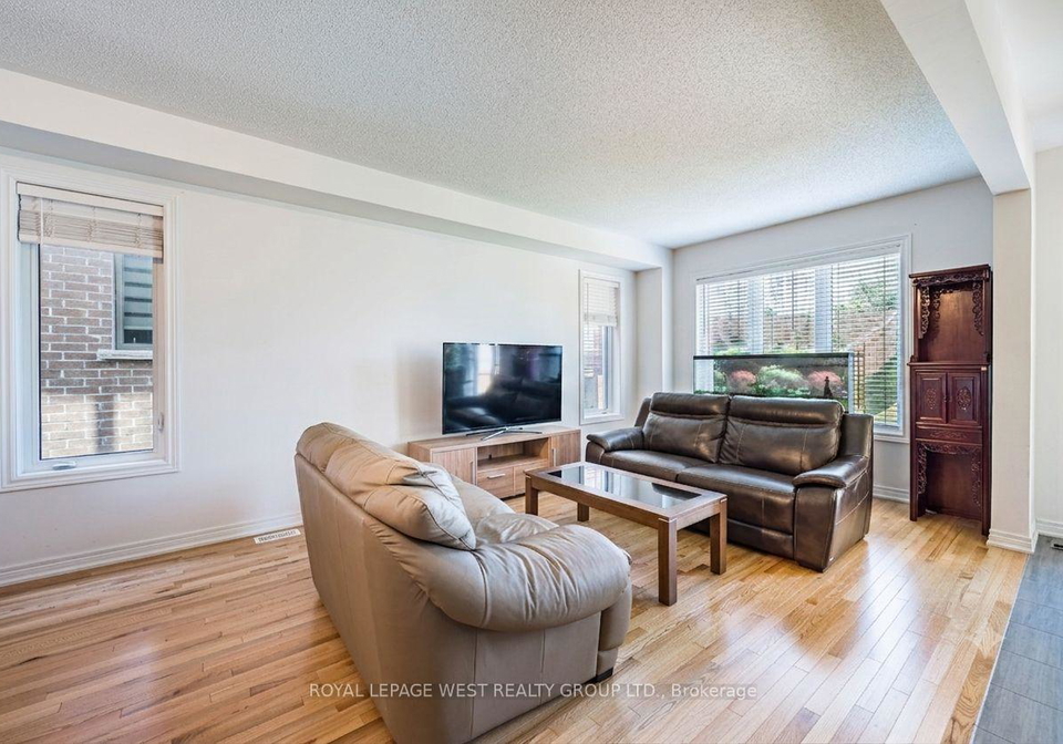 1278-aquarius-trail-pickering-ontario-e13562744