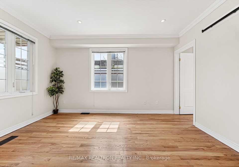 454-donlands-avenue-toronto-east-york-ontario-e13563888