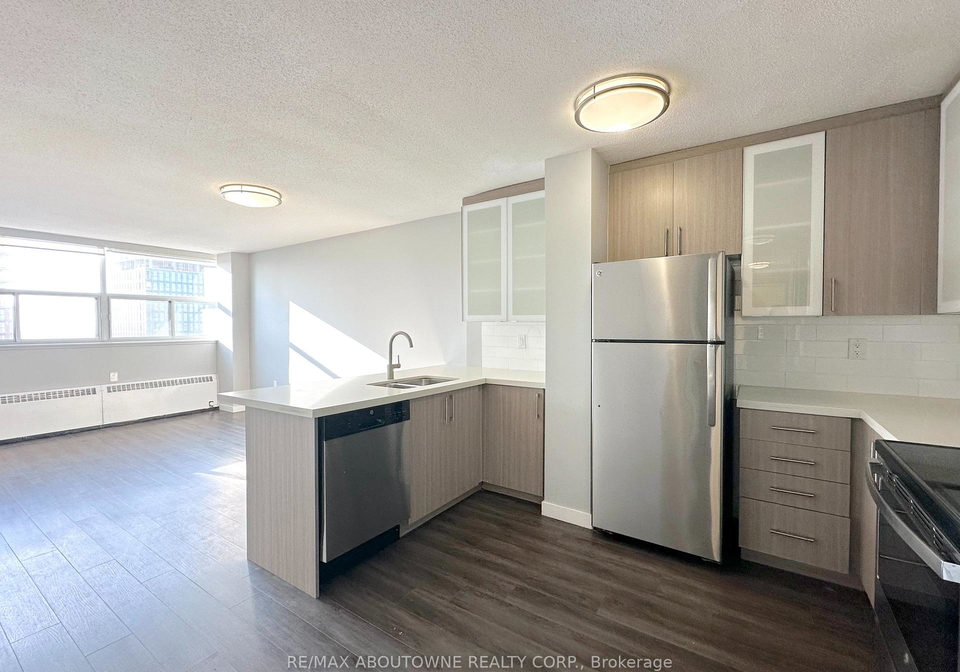 2575-danforth-avenue-toronto-toronto-ontario-e13565262