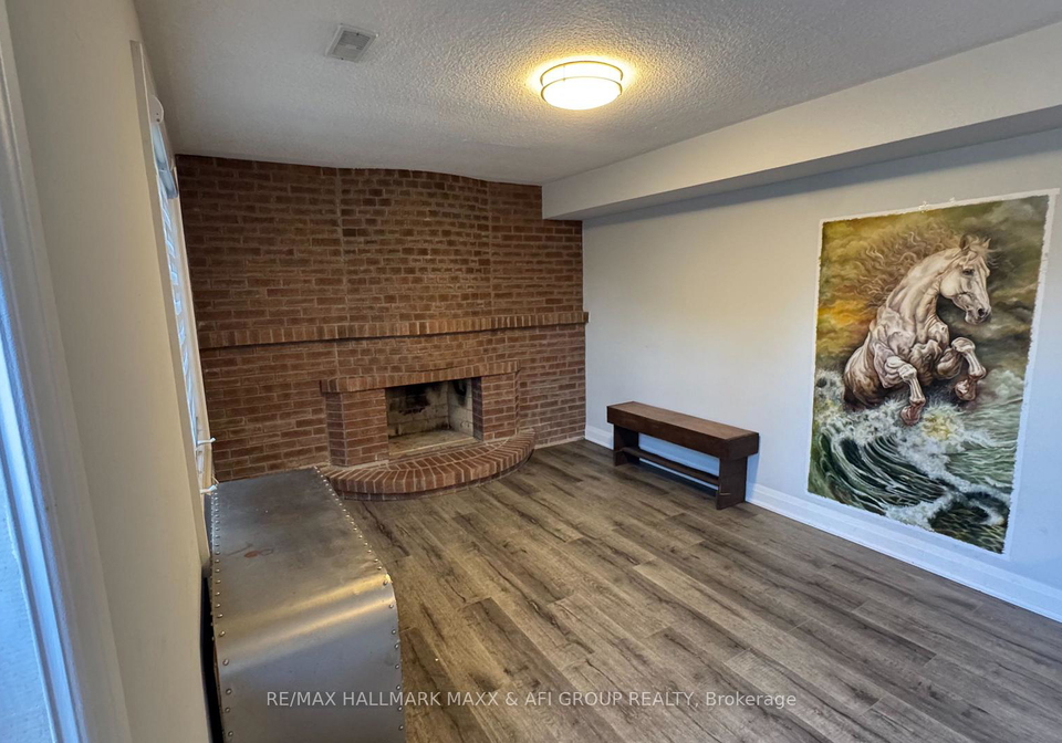 2-lambeth-square-toronto-scarborough-ontario-e13565414