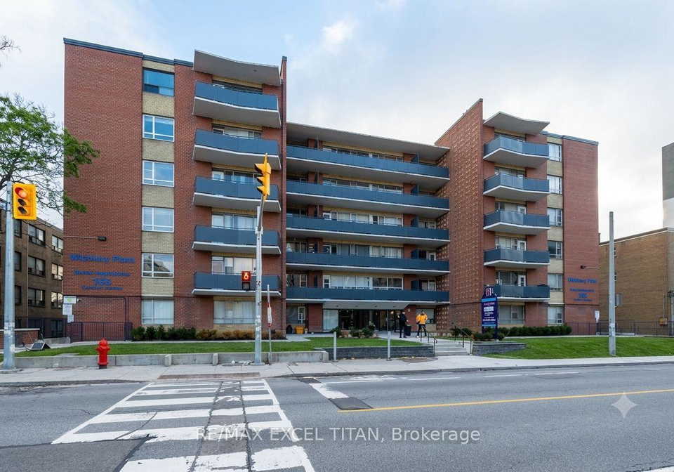 165-cosburn-avenue-toronto-east-york-ontario-e13568226