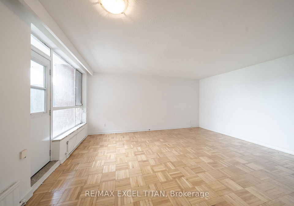 165-cosburn-avenue-toronto-east-york-ontario-e13568230