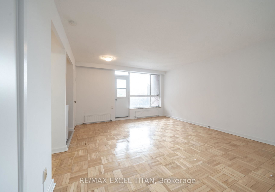 165-cosburn-avenue-toronto-east-york-ontario-e13568230