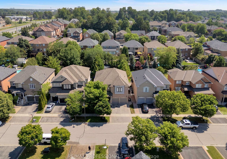 11-tweedie-crescent-whitby-ontario-e13568514