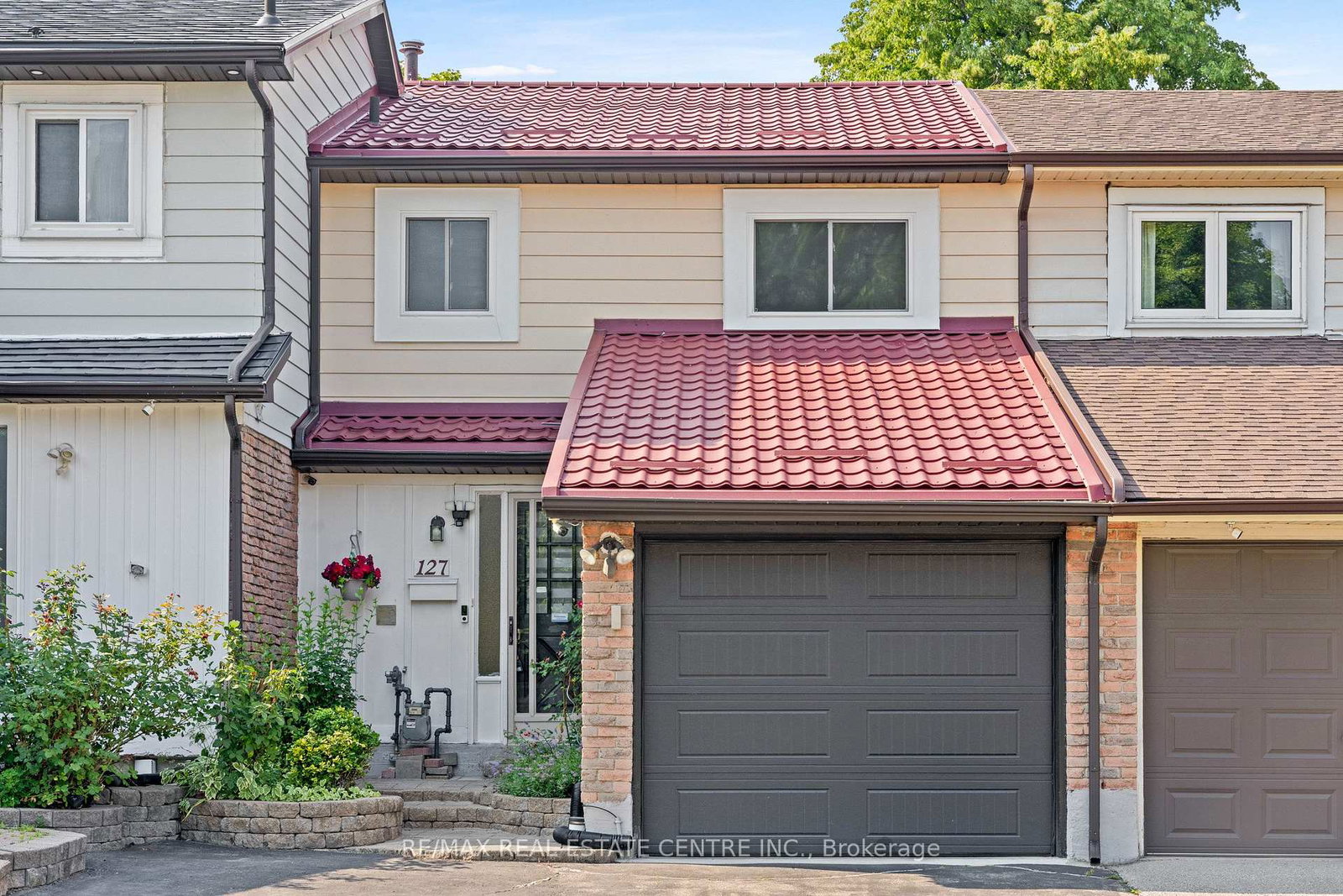 127-lowry-square-toronto-scarborough-ontario-e13568740