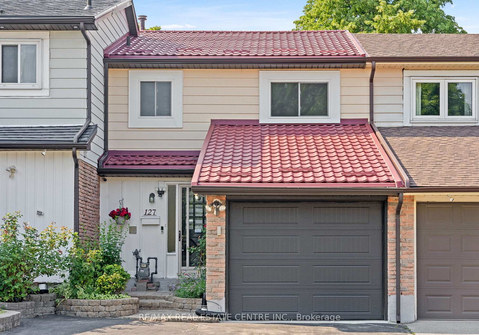 127-lowry-square-toronto-scarborough-ontario-e13568740