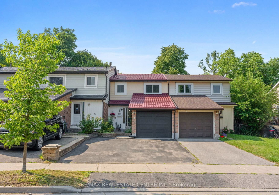 127-lowry-square-toronto-scarborough-ontario-e13568740