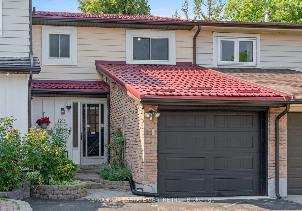 127-lowry-square-toronto-scarborough-ontario-e13568740