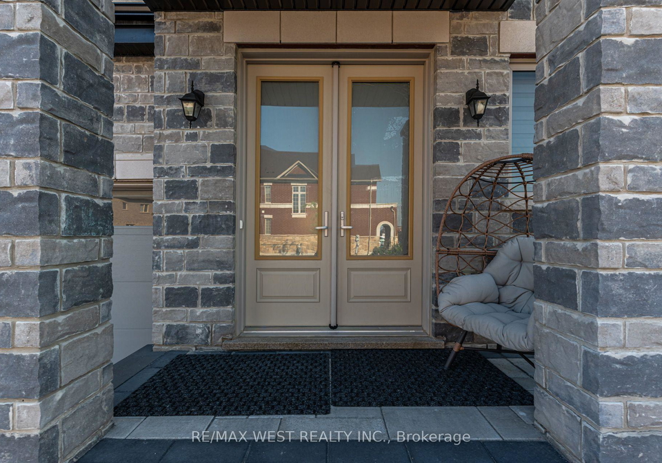 2688-sapphire-drive-pickering-ontario-e13569194