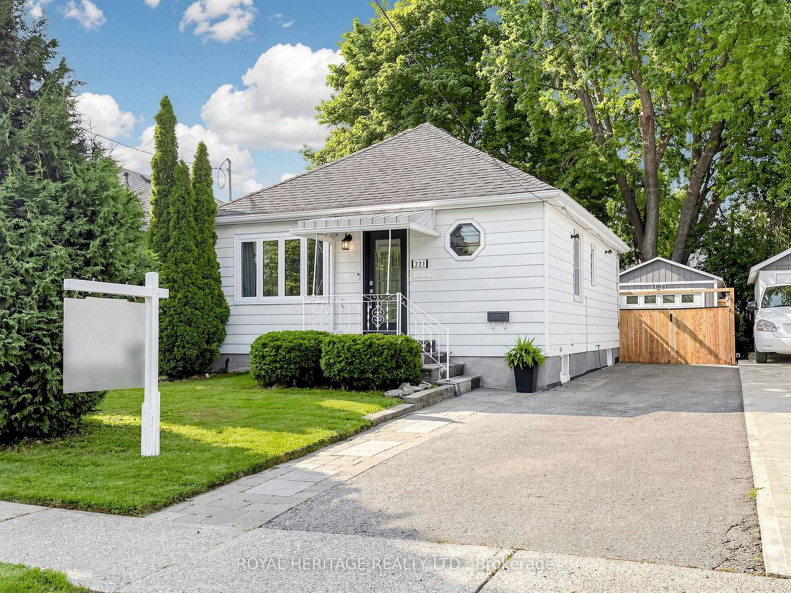 221-hibbert-avenue-oshawa-ontario-e13570520