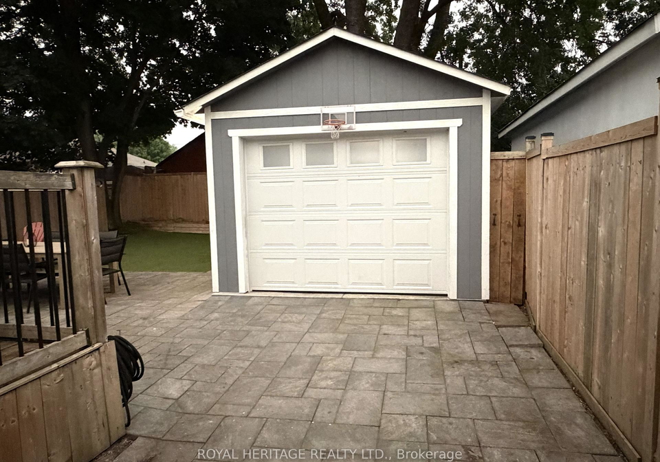 221-hibbert-avenue-oshawa-ontario-e13570520