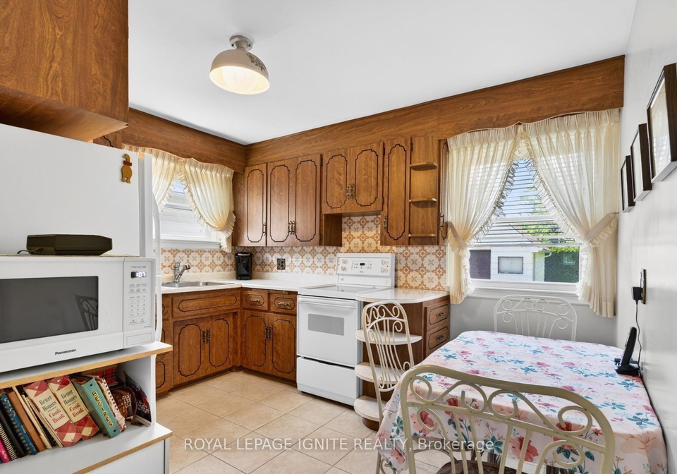 820-simcoe-street-n-oshawa-ontario-e13571872