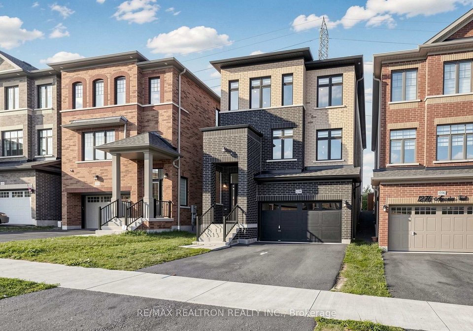 1274-aquarius-trail-pickering-ontario-e13572884