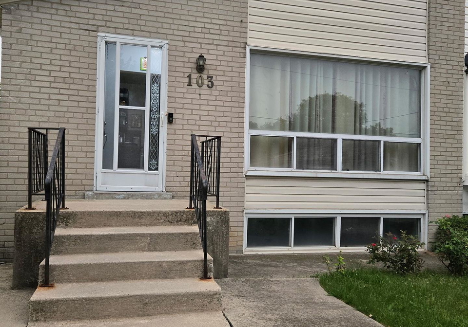 103-santamonica-boulevard-toronto-scarborough-ontario-e13574178