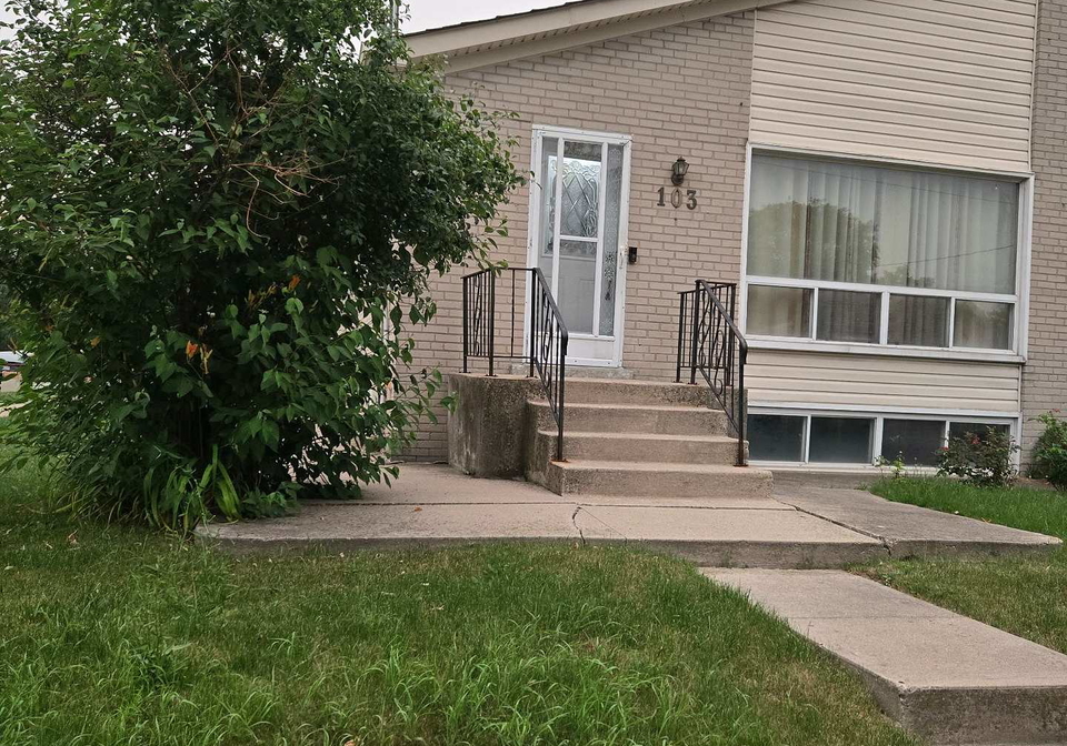 103-santamonica-boulevard-toronto-scarborough-ontario-e13574178