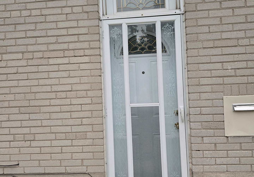 103-santamonica-boulevard-toronto-scarborough-ontario-e13574178