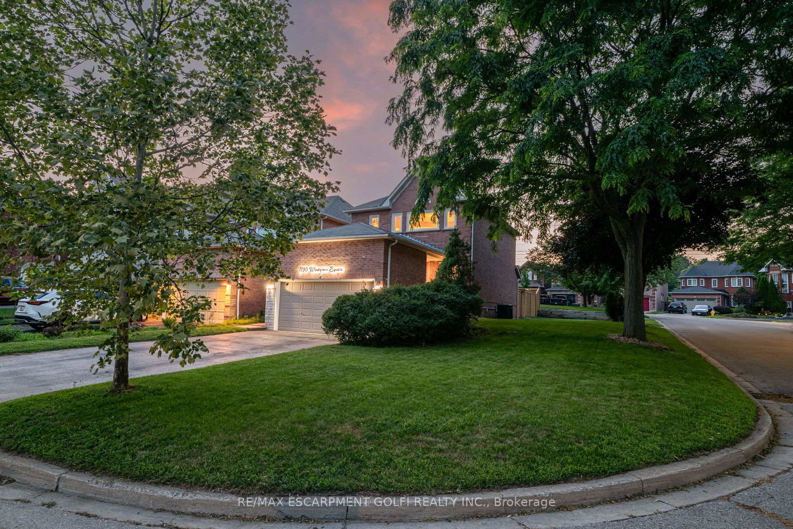1190-windgrove-square-pickering-ontario-e13574346