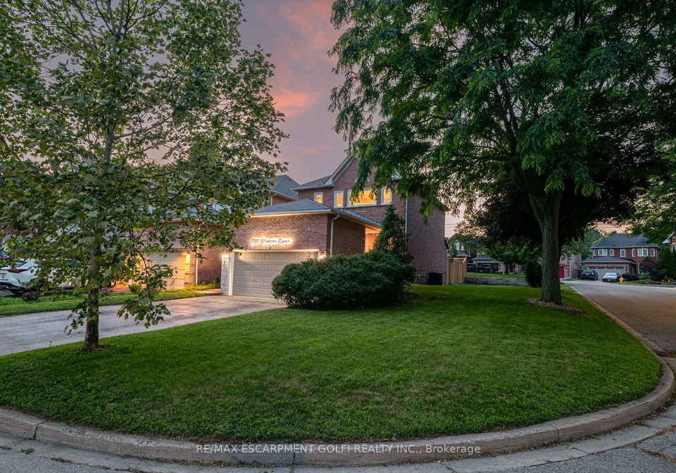 1190-windgrove-square-pickering-ontario-e13574346
