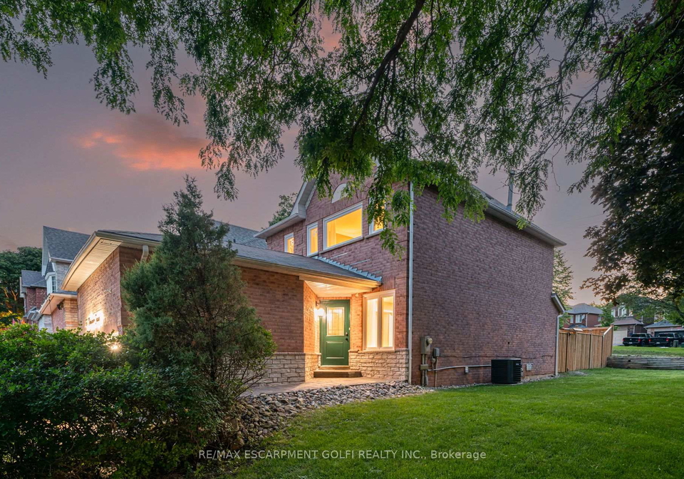 1190-windgrove-square-pickering-ontario-e13574346