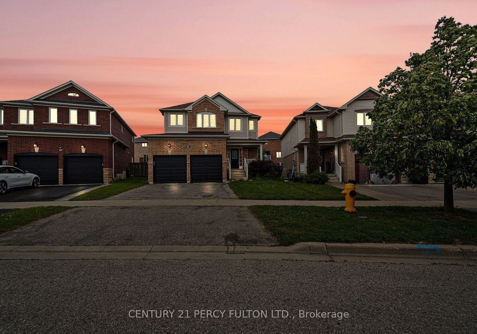 91-laprade-square-clarington-ontario-e13575950