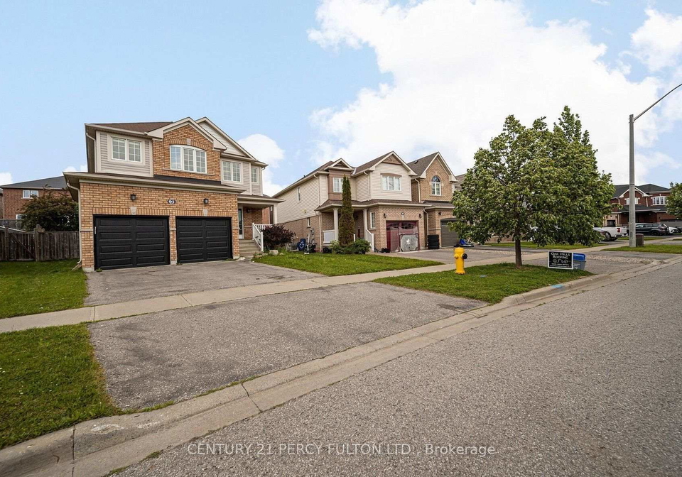 91-laprade-square-clarington-ontario-e13575950