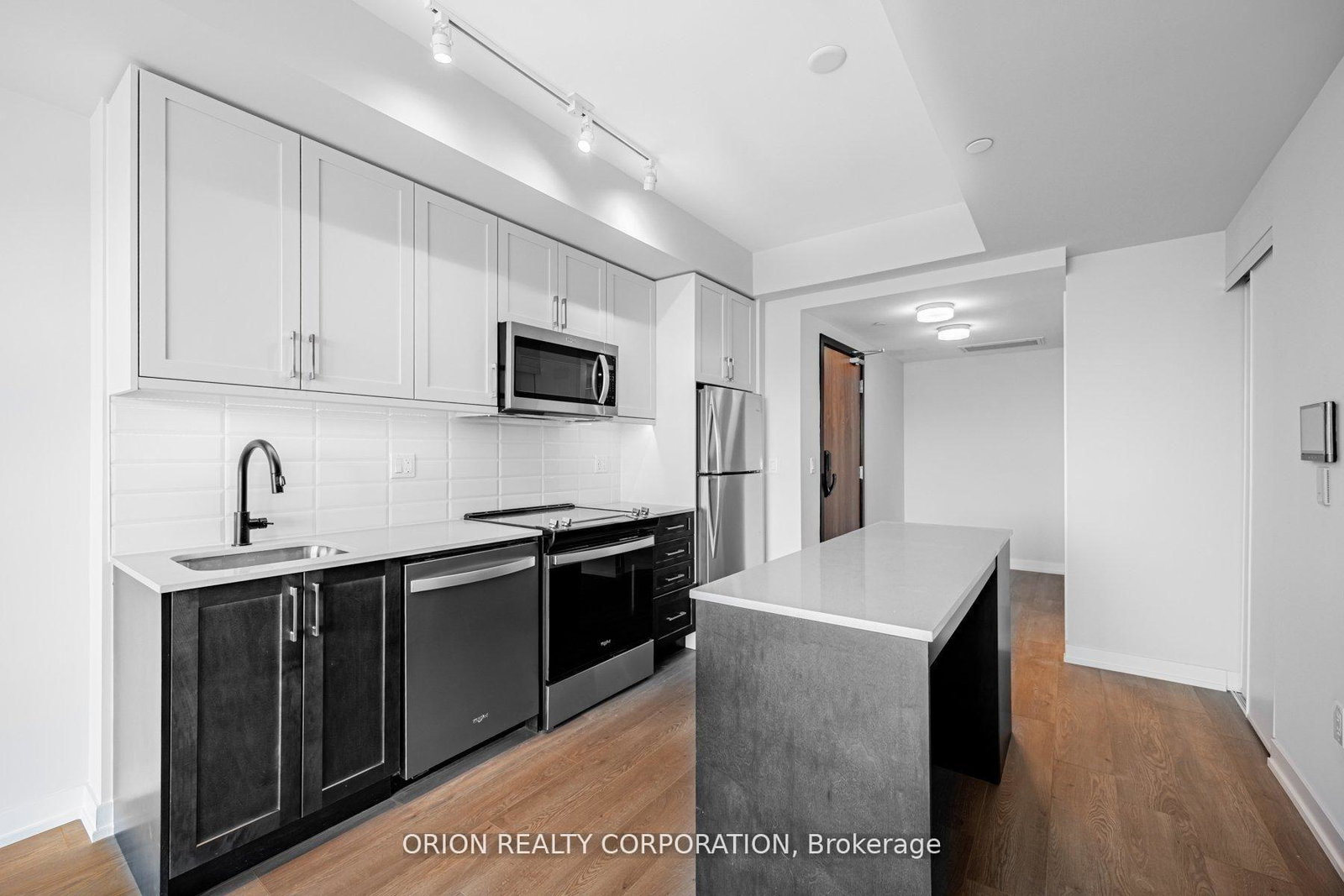 201-brock-street-s-whitby-ontario-e13576414
