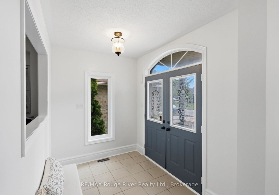 17-floree-street-whitby-ontario-e13577020