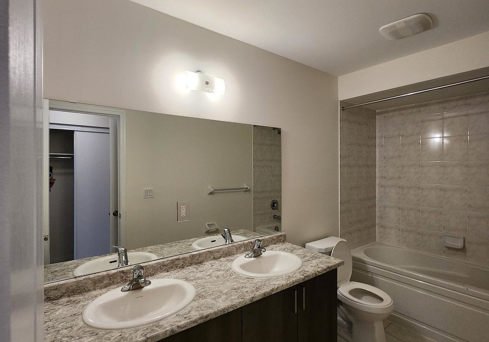 527-old-harwood-avenue-e-ajax-ontario-e13577636