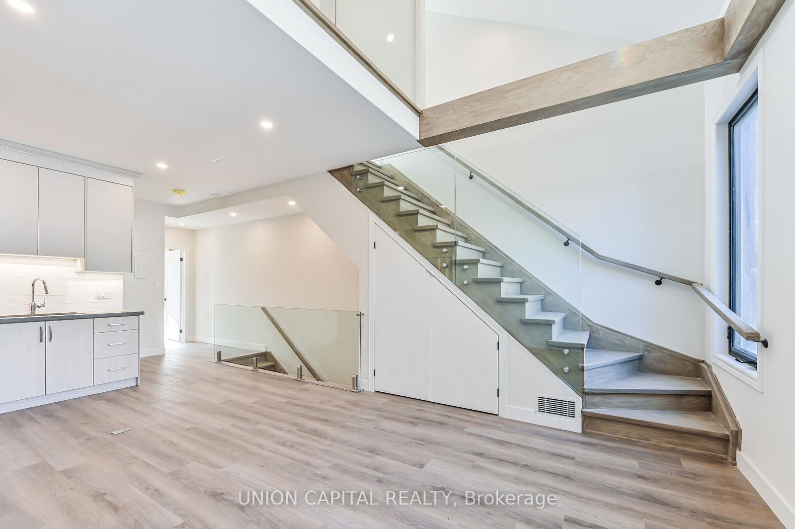 180-broadview-avenue-toronto-toronto-ontario-e13578970