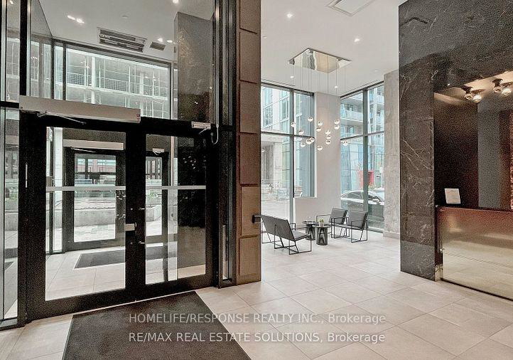 30-baseball-place-toronto-toronto-ontario-e13579032