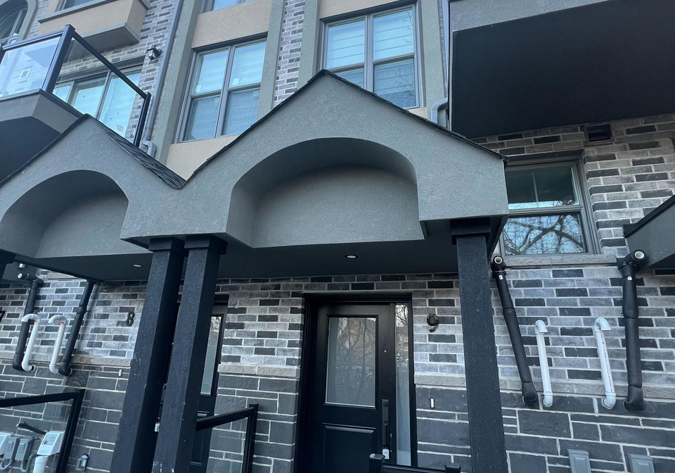 300-railway-engine-house-way-whitby-ontario-e13580006