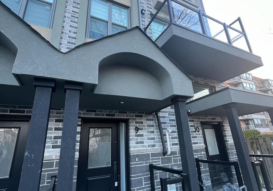 300-railway-engine-house-way-whitby-ontario-e13580006